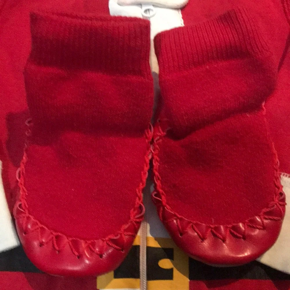 Hanna Anderson Santa jammies 60 6-9 and slippers‎